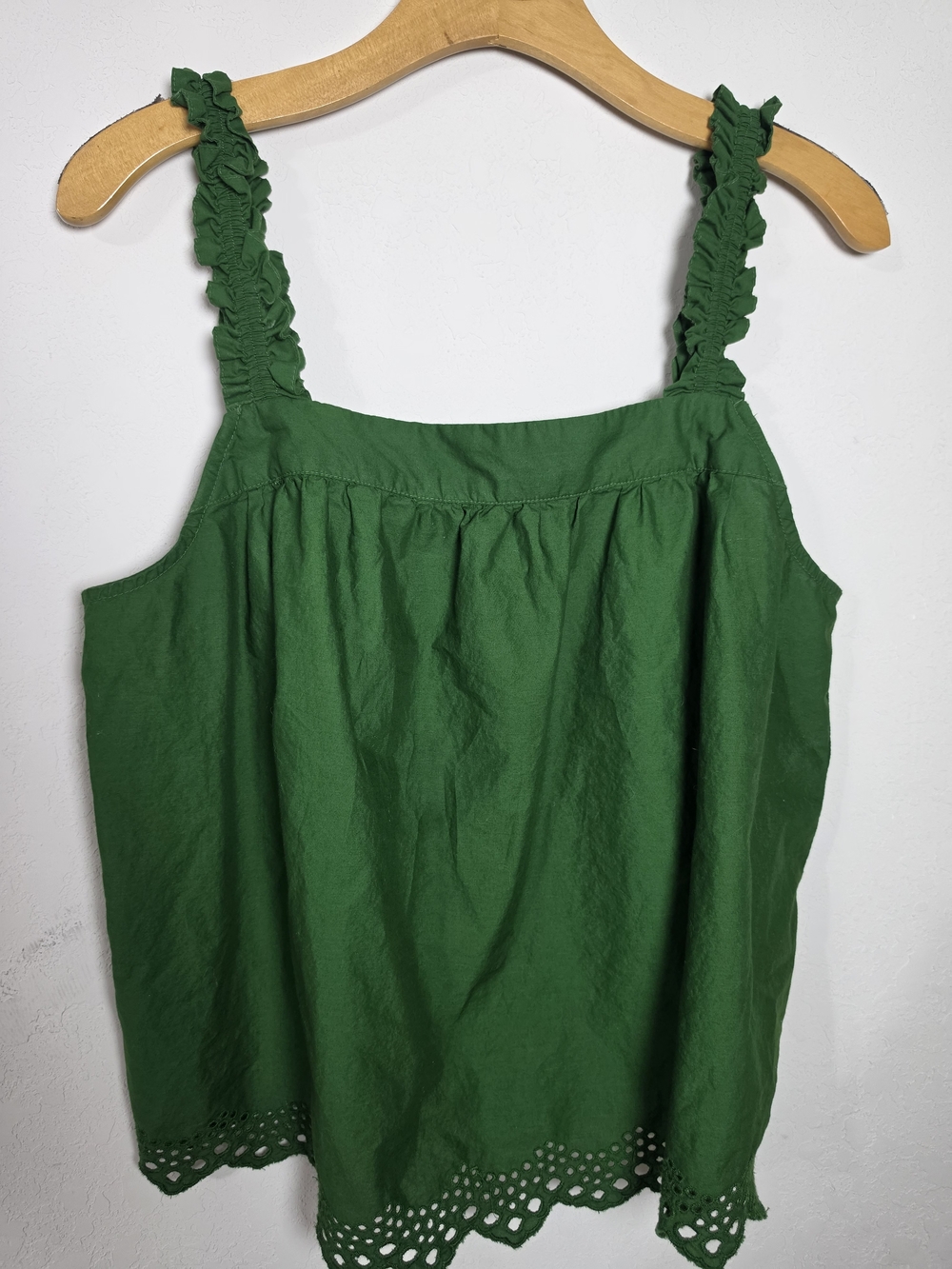 Time and Tru Green Ruffle Strap Eyelet Hem Tank Top - Women's